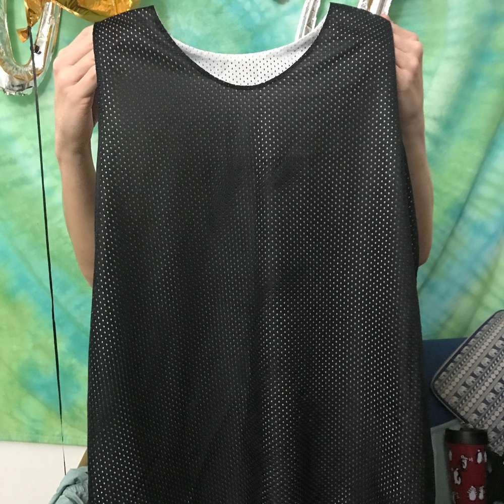 Basic black and white reversible.